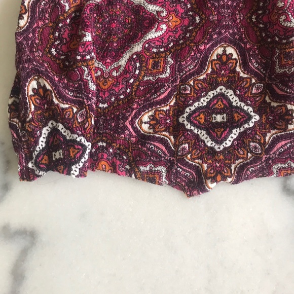 FREE WITH PURCHASE Beautiful crop top! - Picture 4 of 5